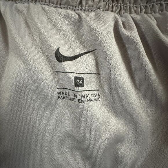 Nike ~ Grey running shorts ~ lined ~ size 3X - Picture 9 of 9